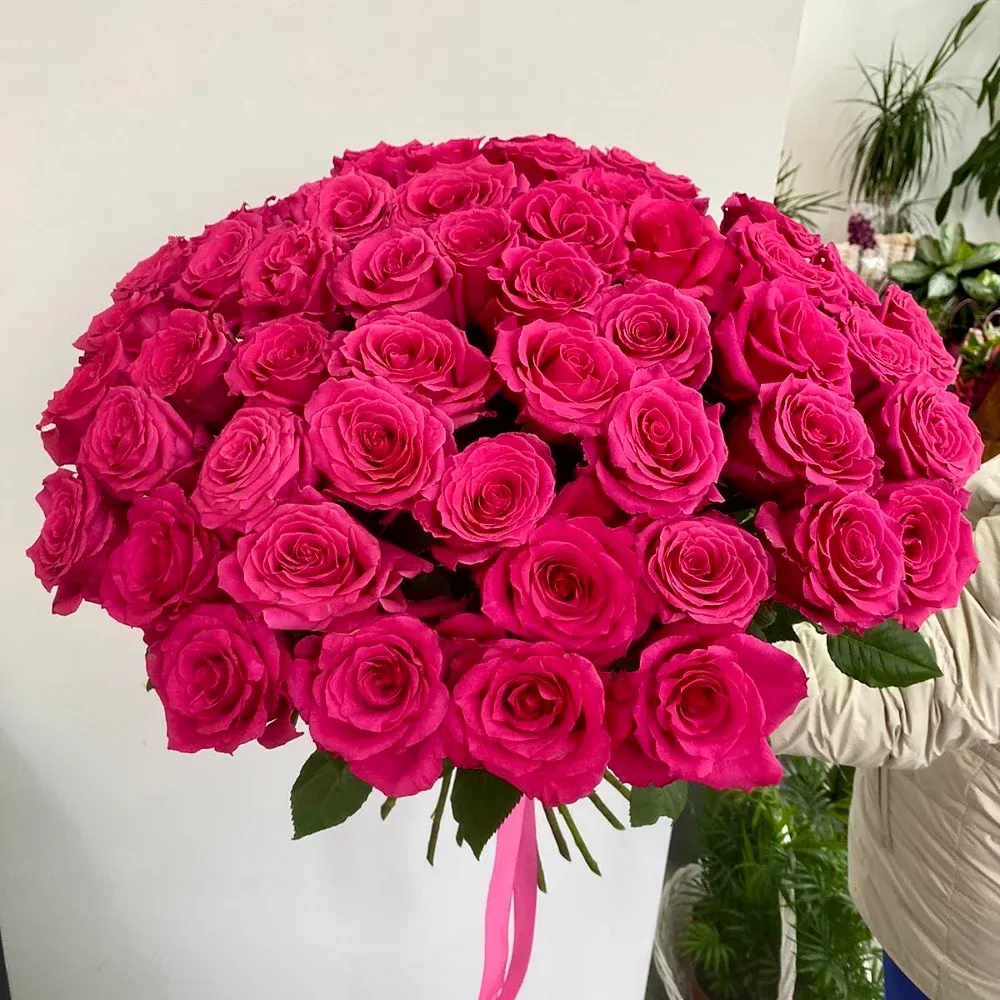 Розовые розы