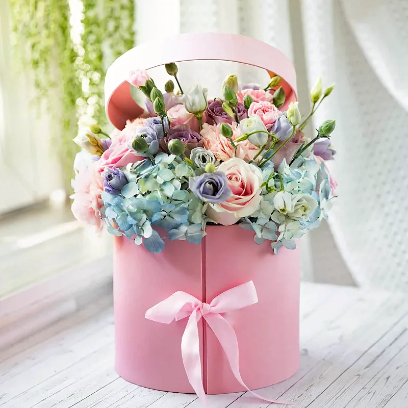 Шкатулки с цветами и клубникой в шоколаде